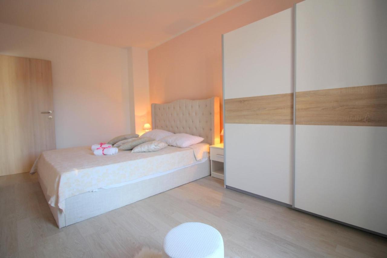 Holiday House Anamaria Poreč Extérieur photo
